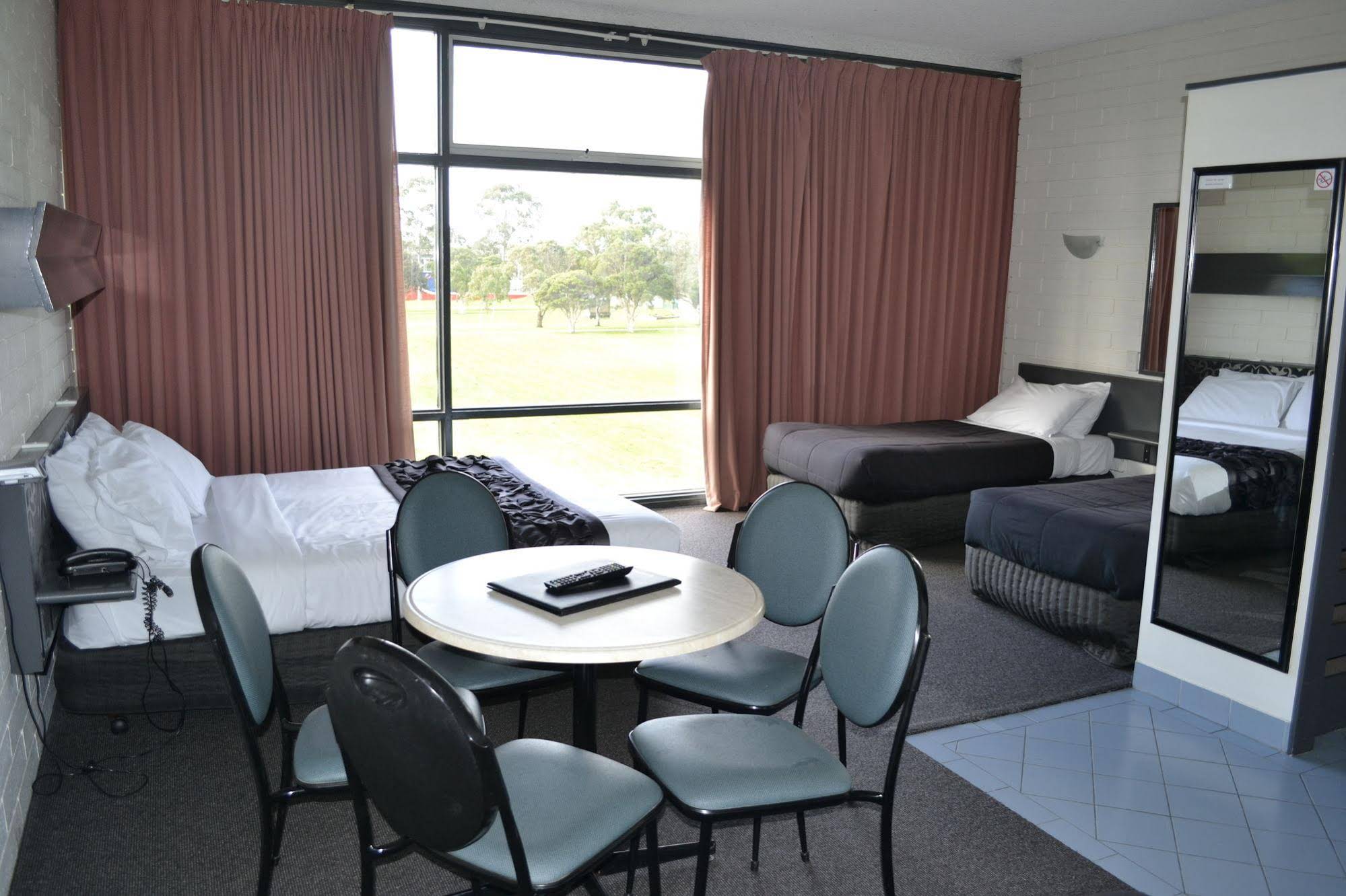 Parkside Motel