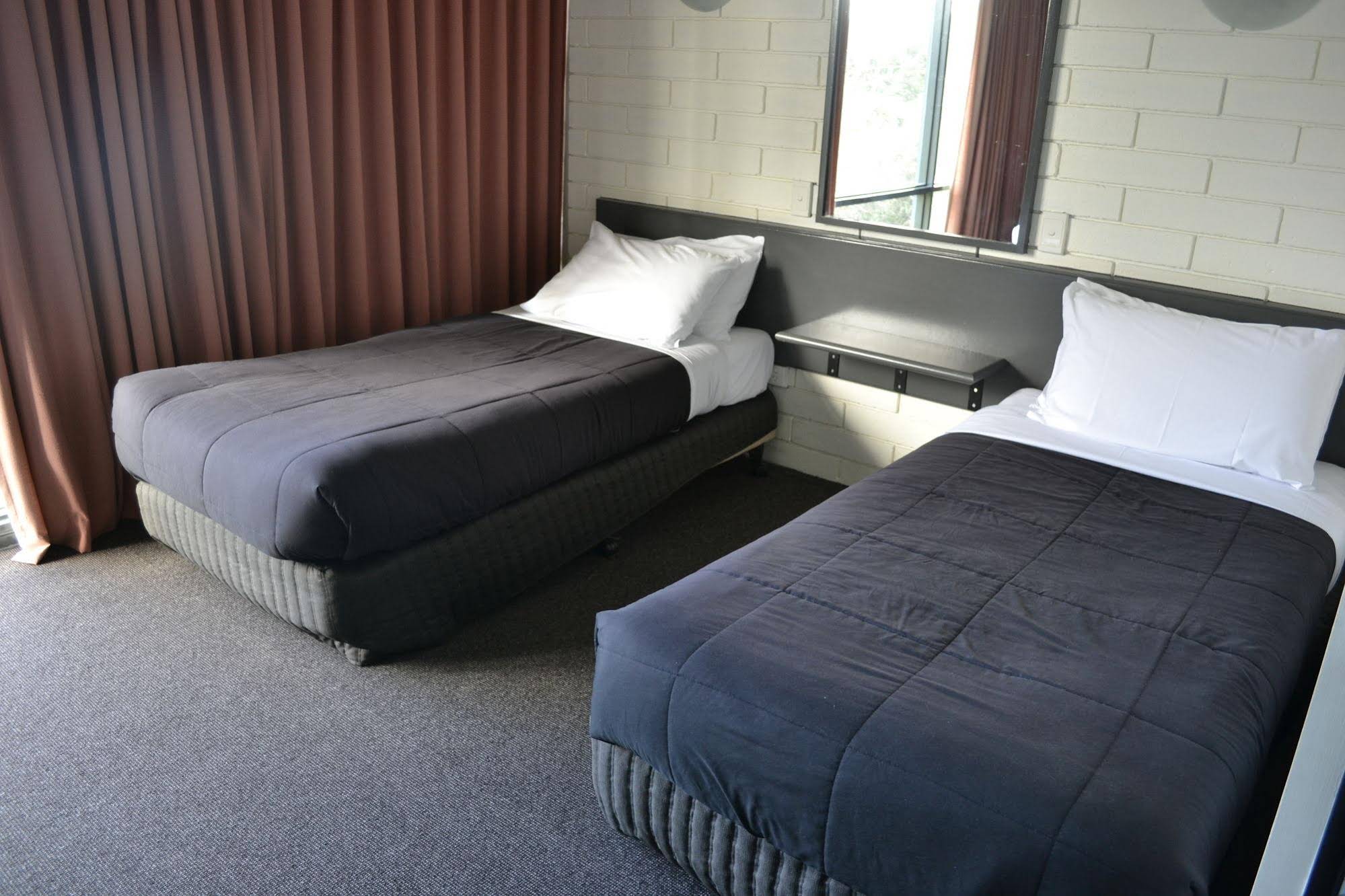 Parkside Motel