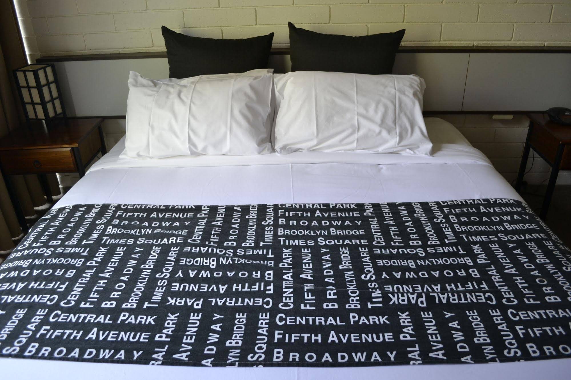 Parkside Motel