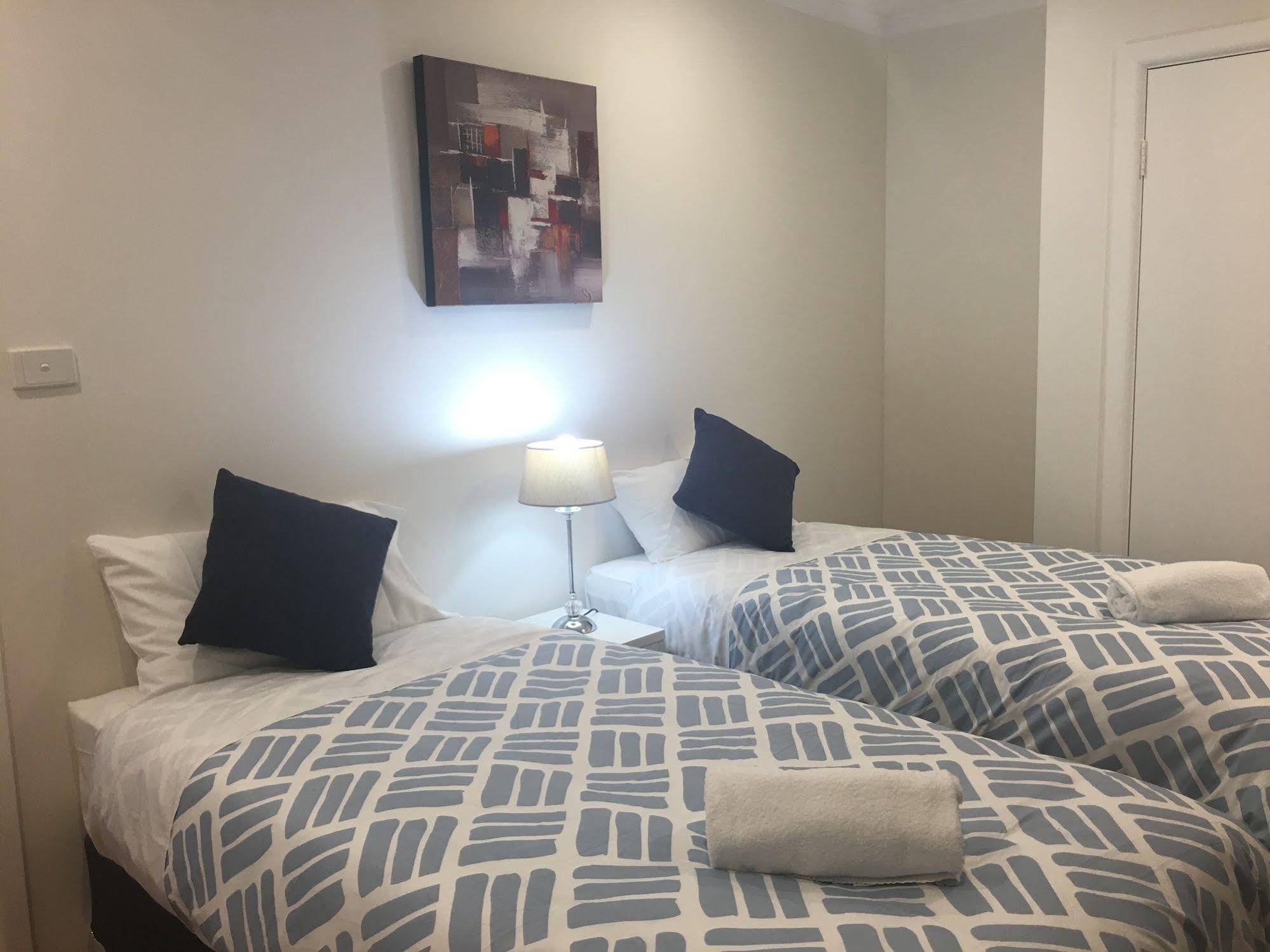 Ivy Units Glen Waverley