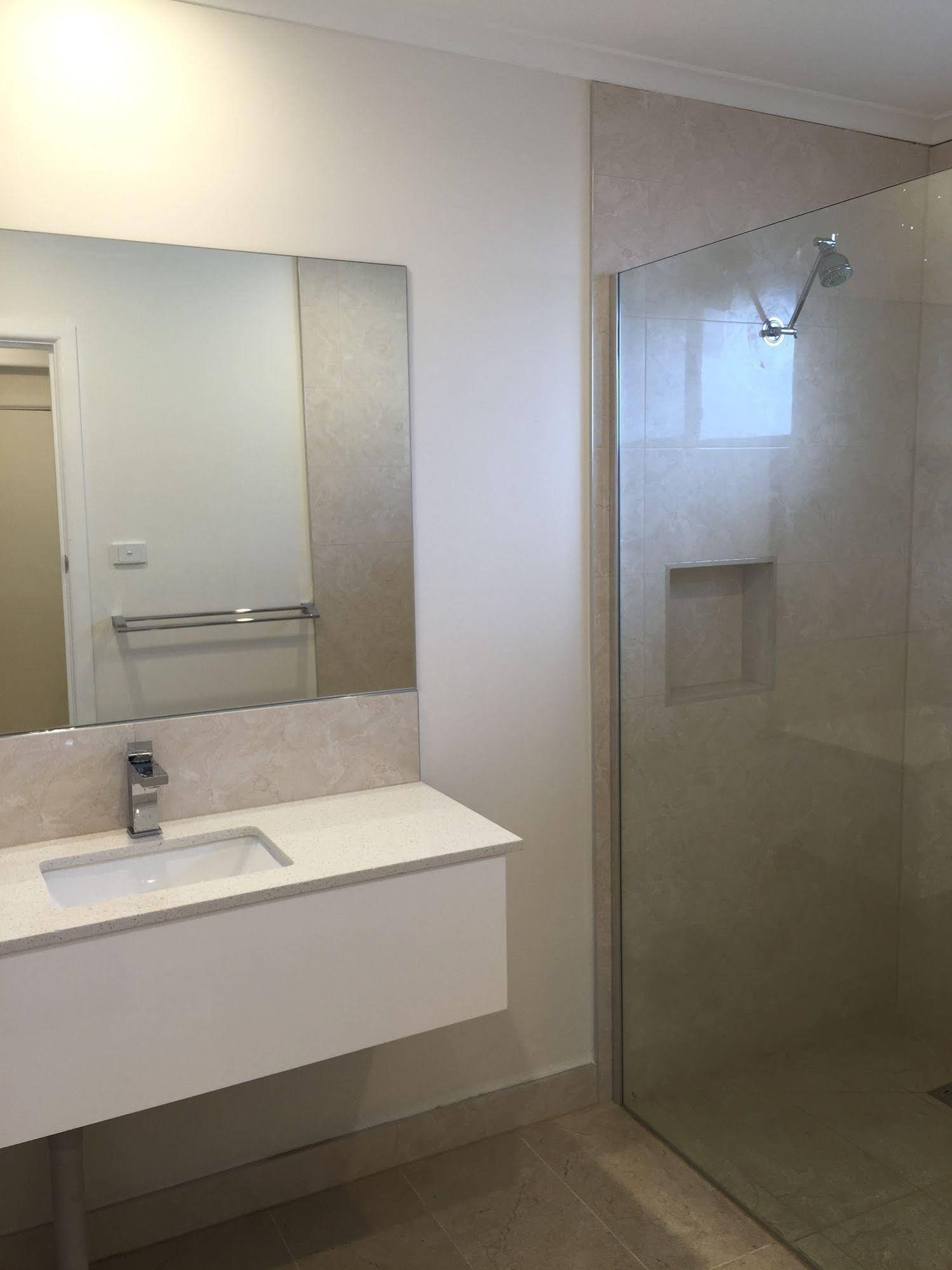 Ivy Units Glen Waverley