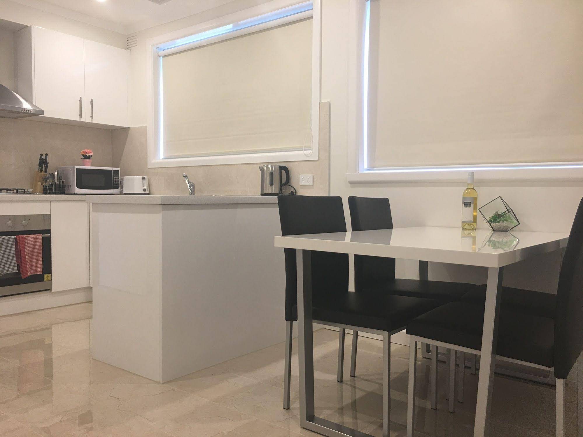 Ivy Units Glen Waverley