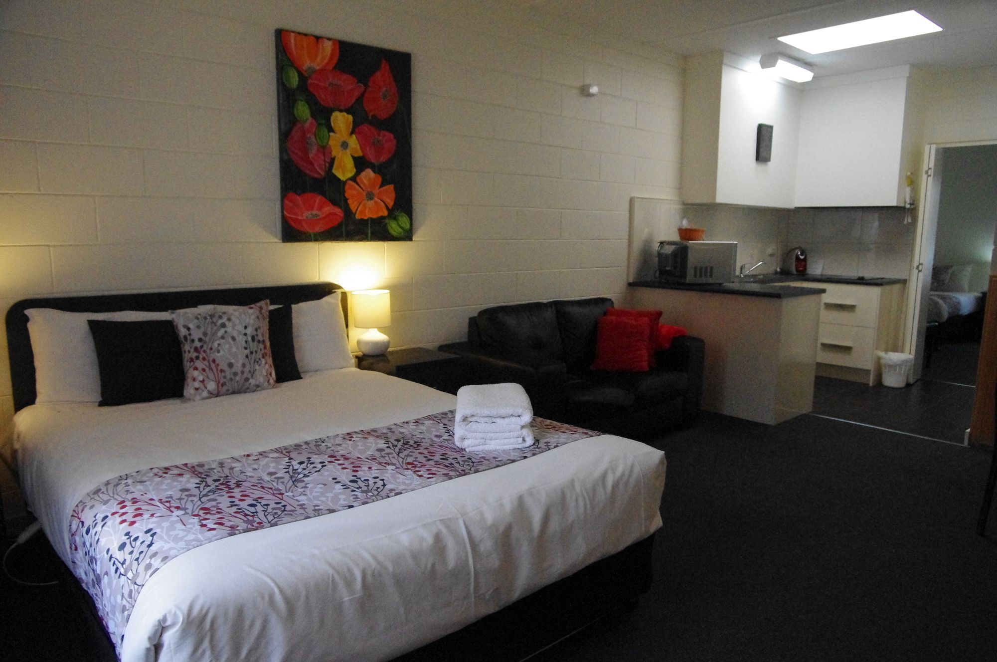 Hamilton Lakeside Motel