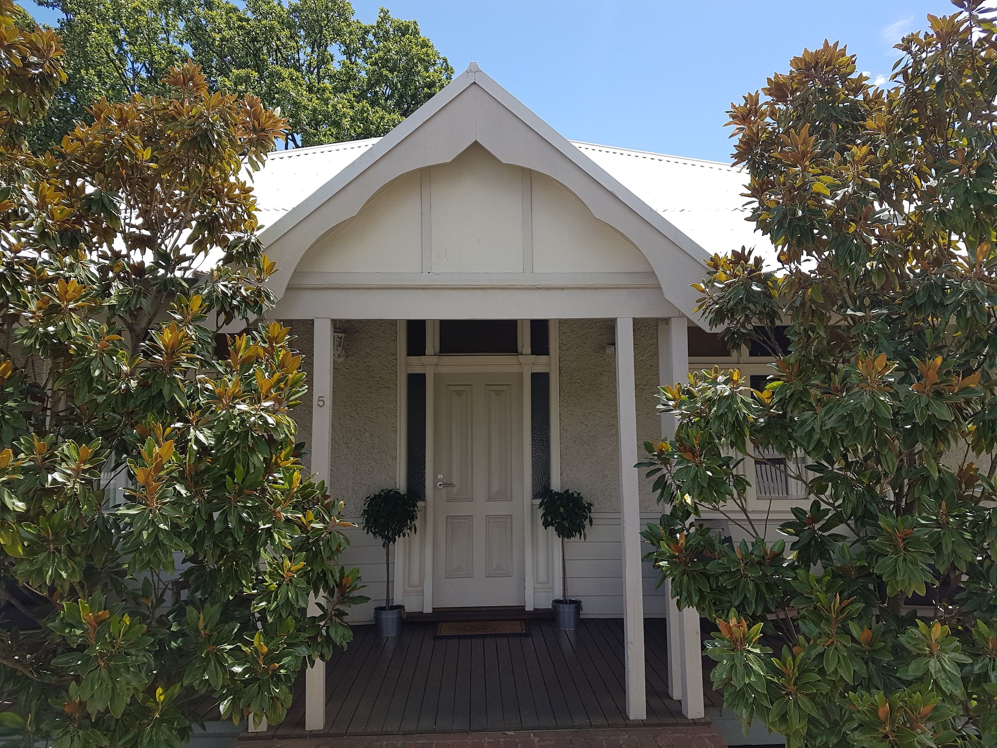 Healesville House - Magnolia House