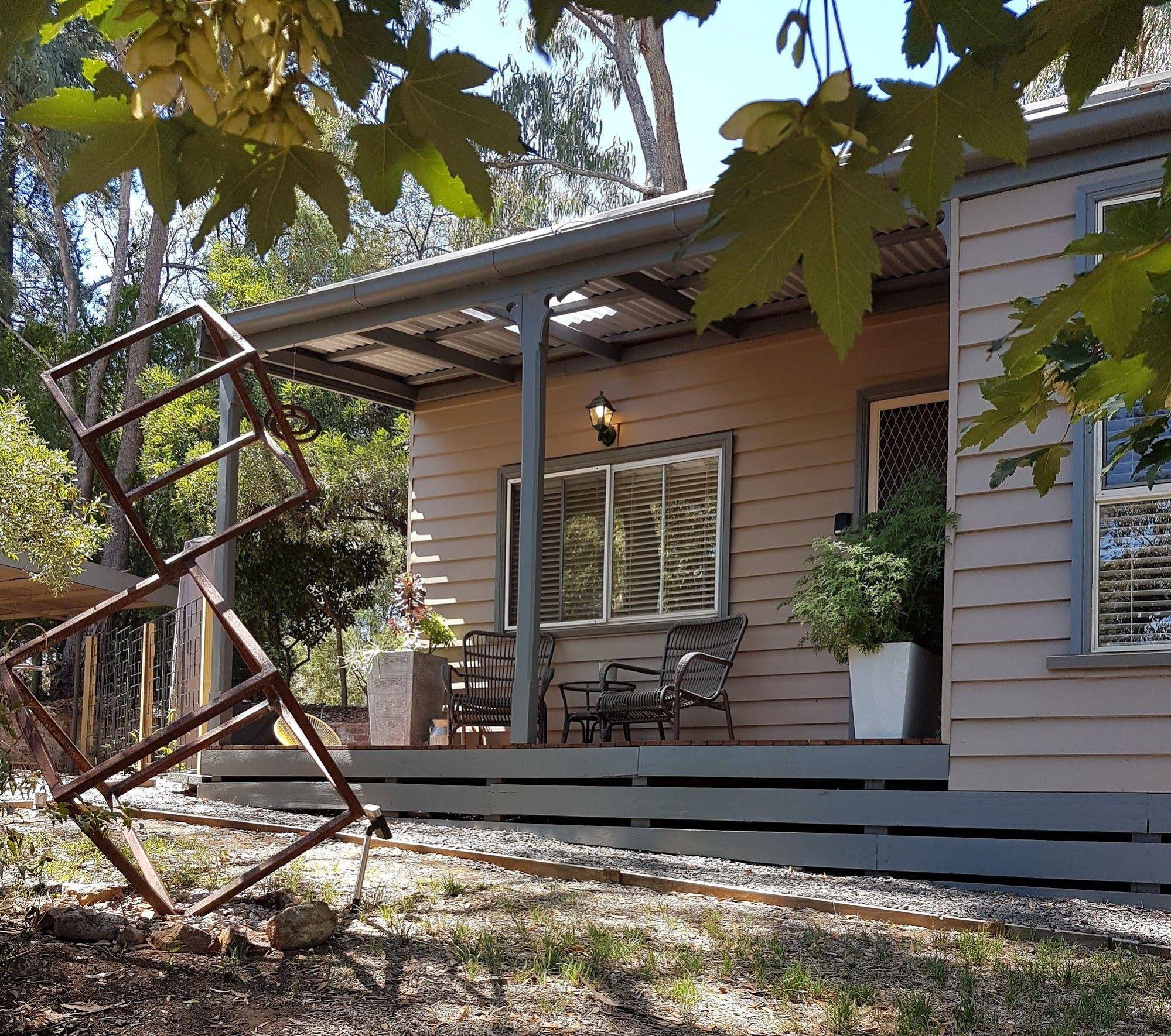 Tangenong Cottages