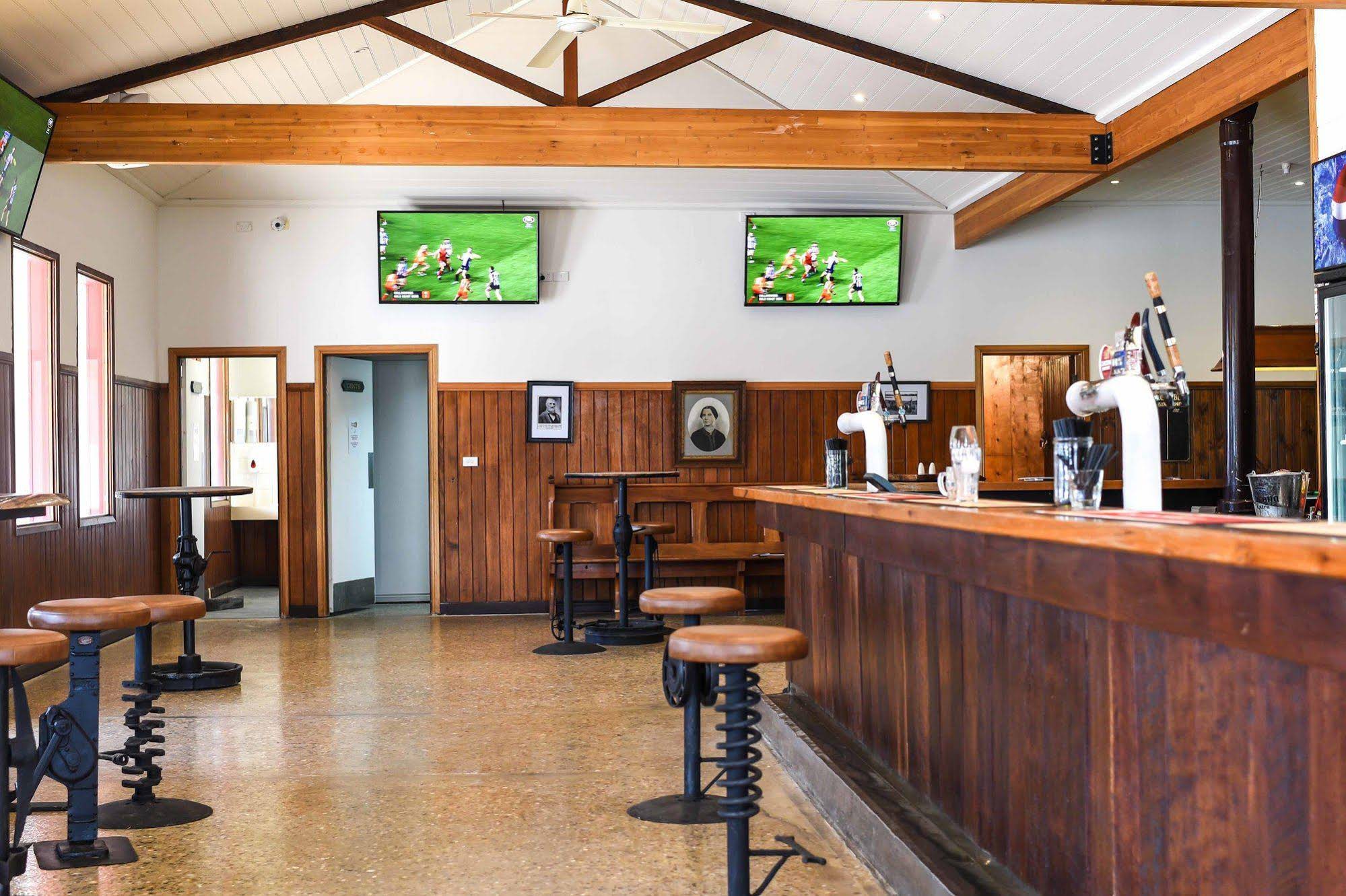 Heyfield Railway Hotel