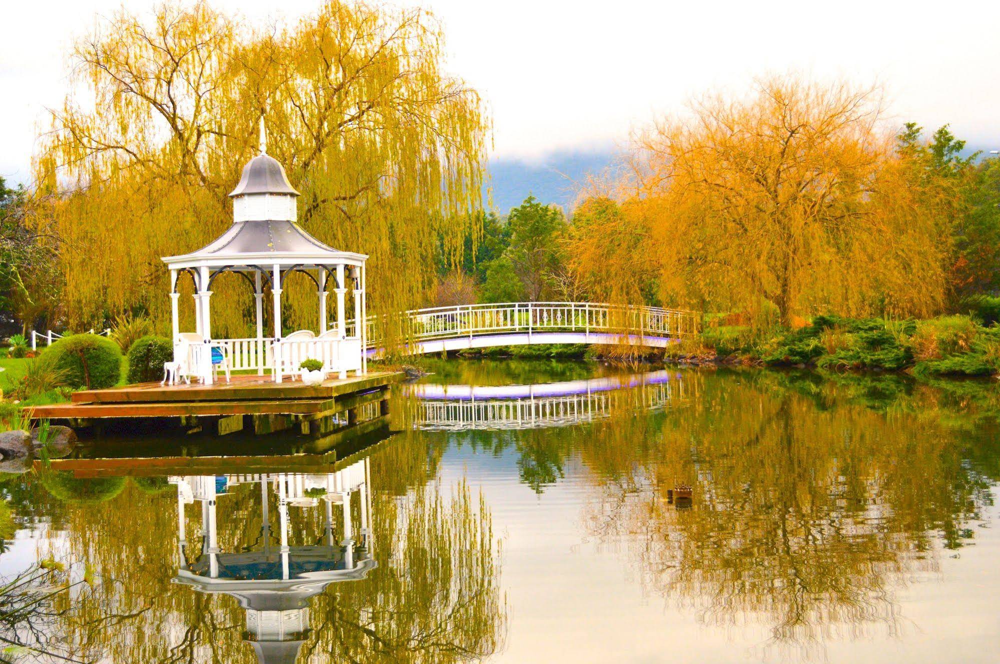 Lakeside Cottage