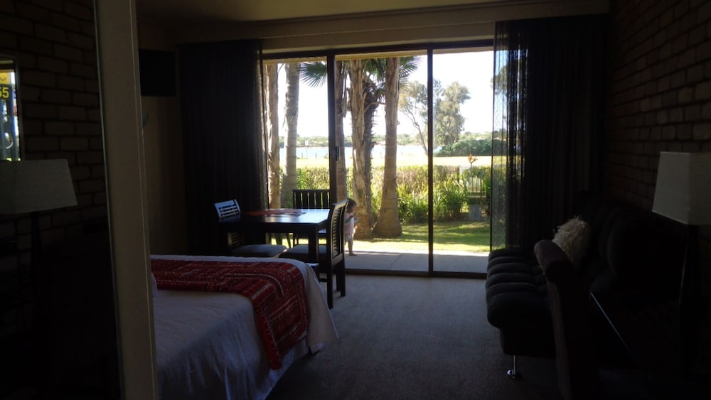 Abel Tasman Waterfront Motel Lakes Entrance