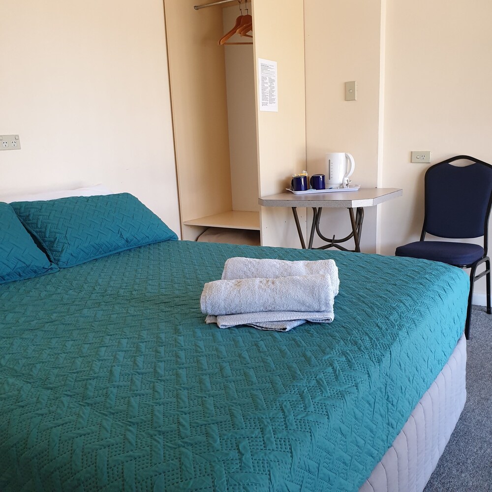 Bamboo Motor Inn
