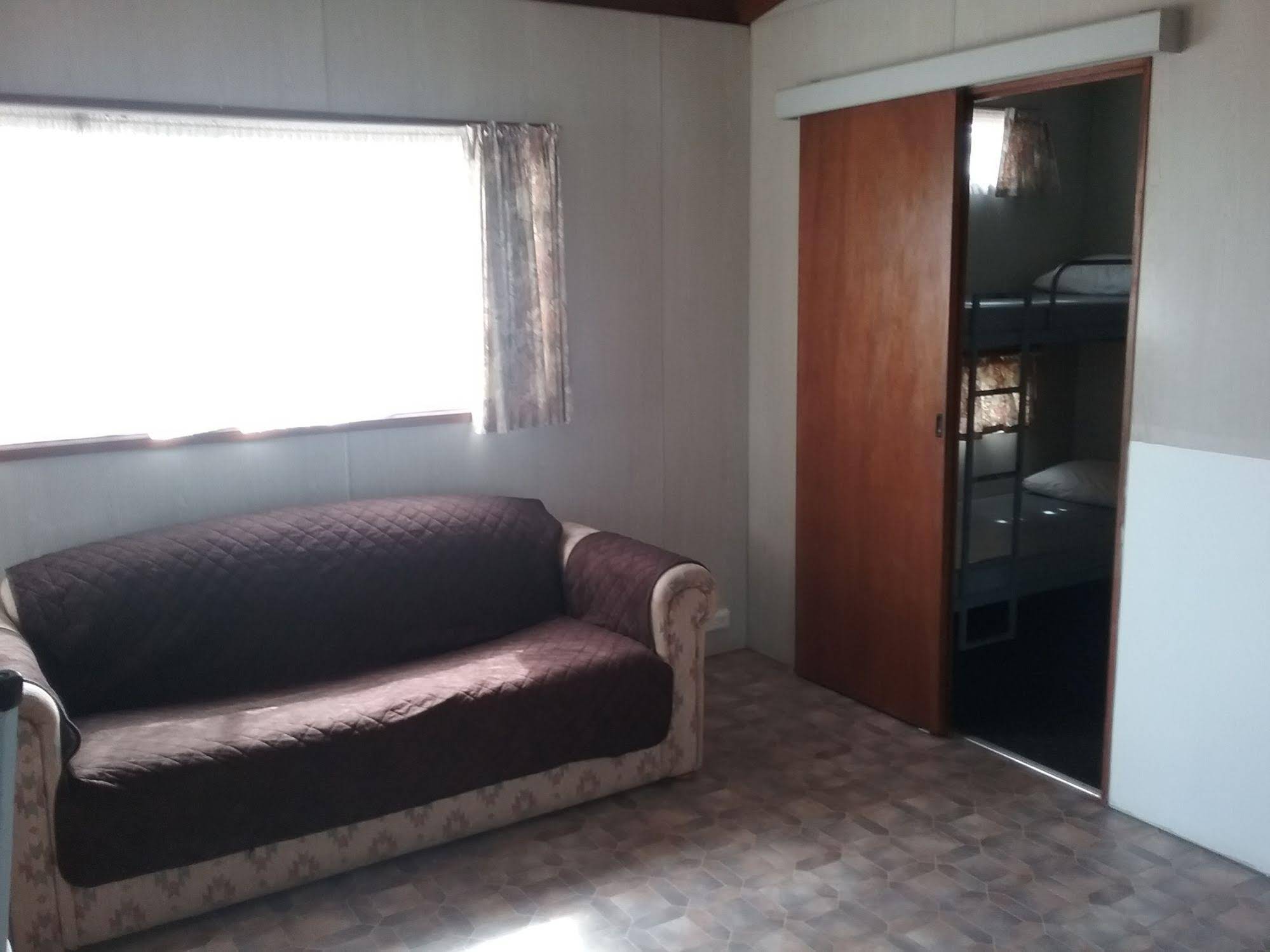 Lakes Caravilla Caravan Park