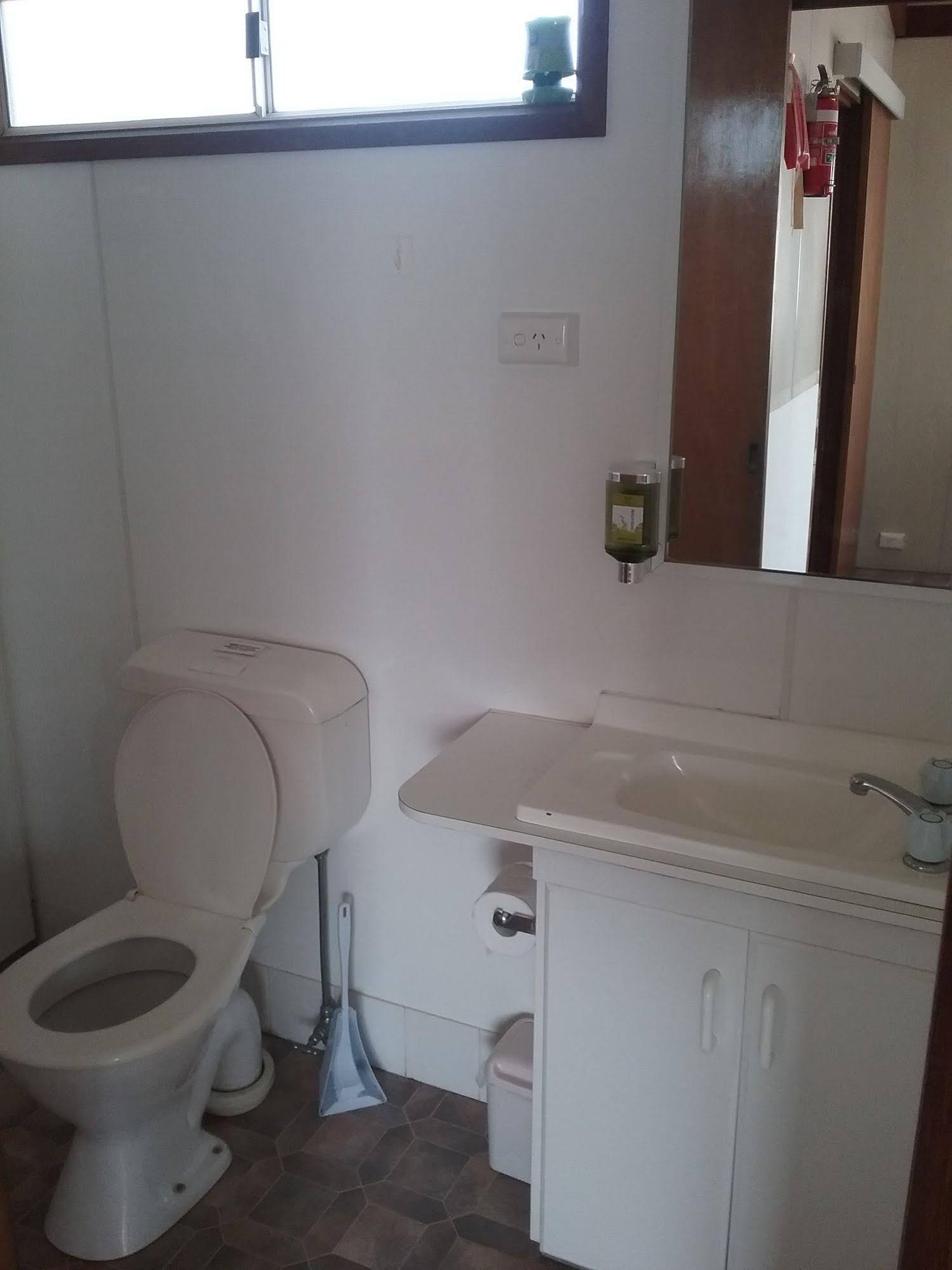 Lakes Caravilla Caravan Park