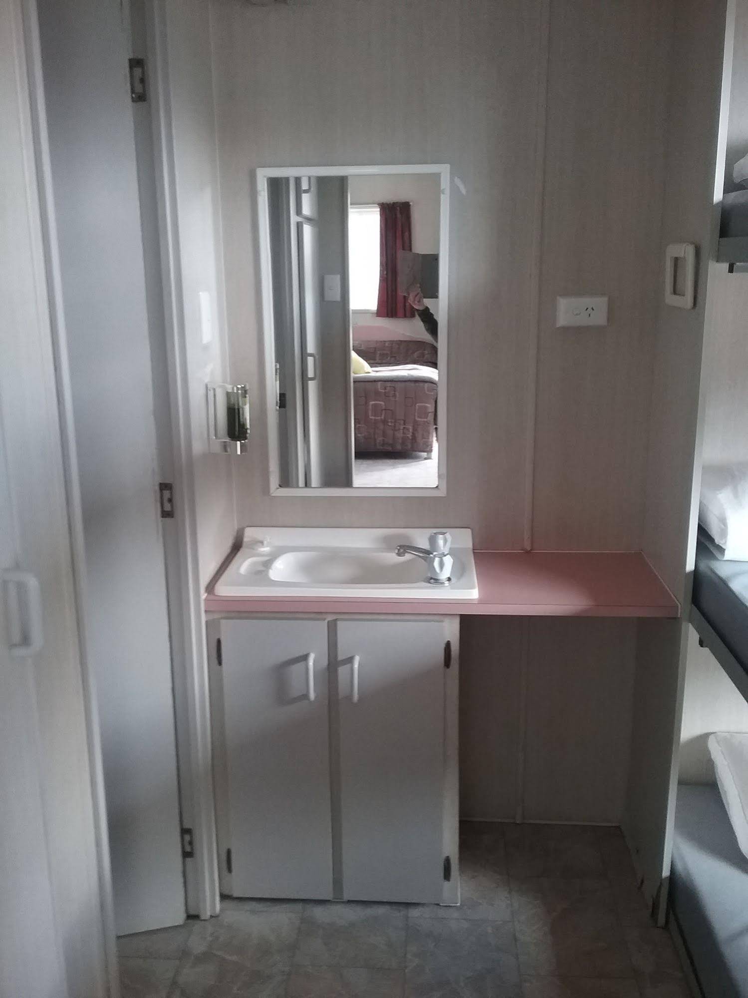 Lakes Caravilla Caravan Park