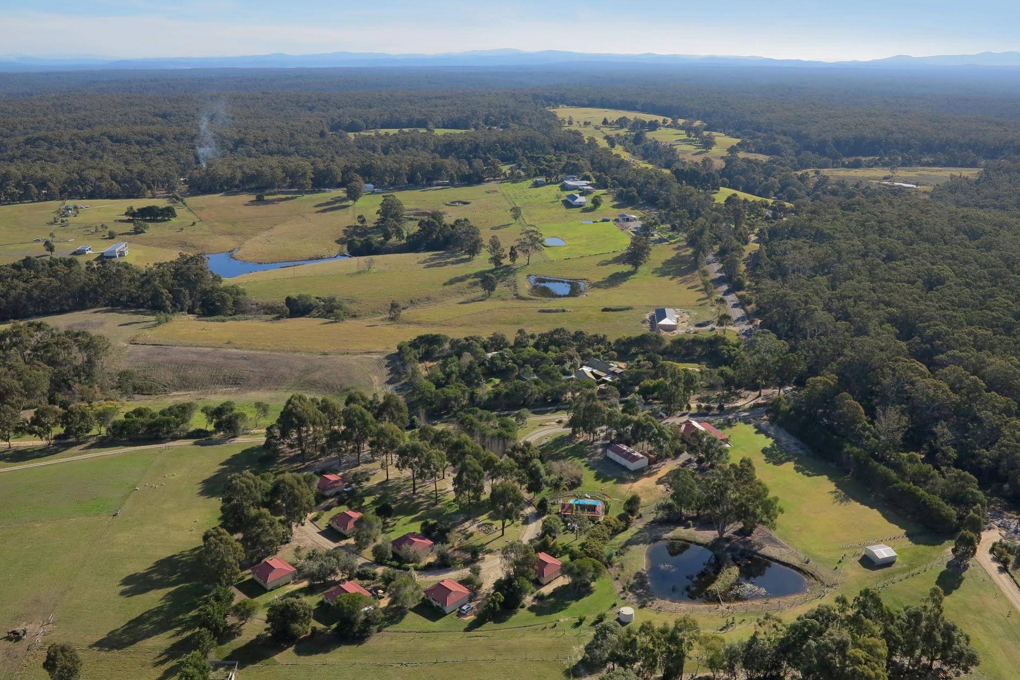 Lakes Entrance Country Cottages