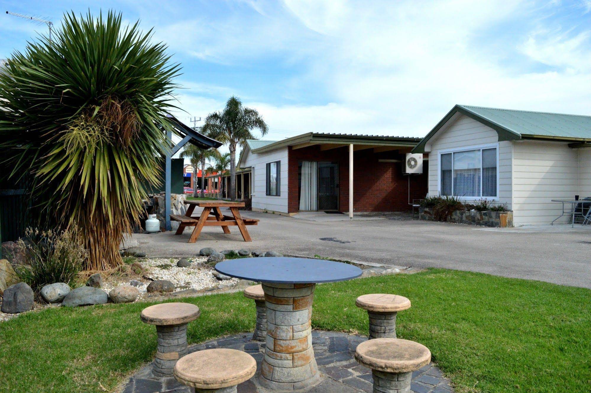 Lakes Jakaranda Holiday Units