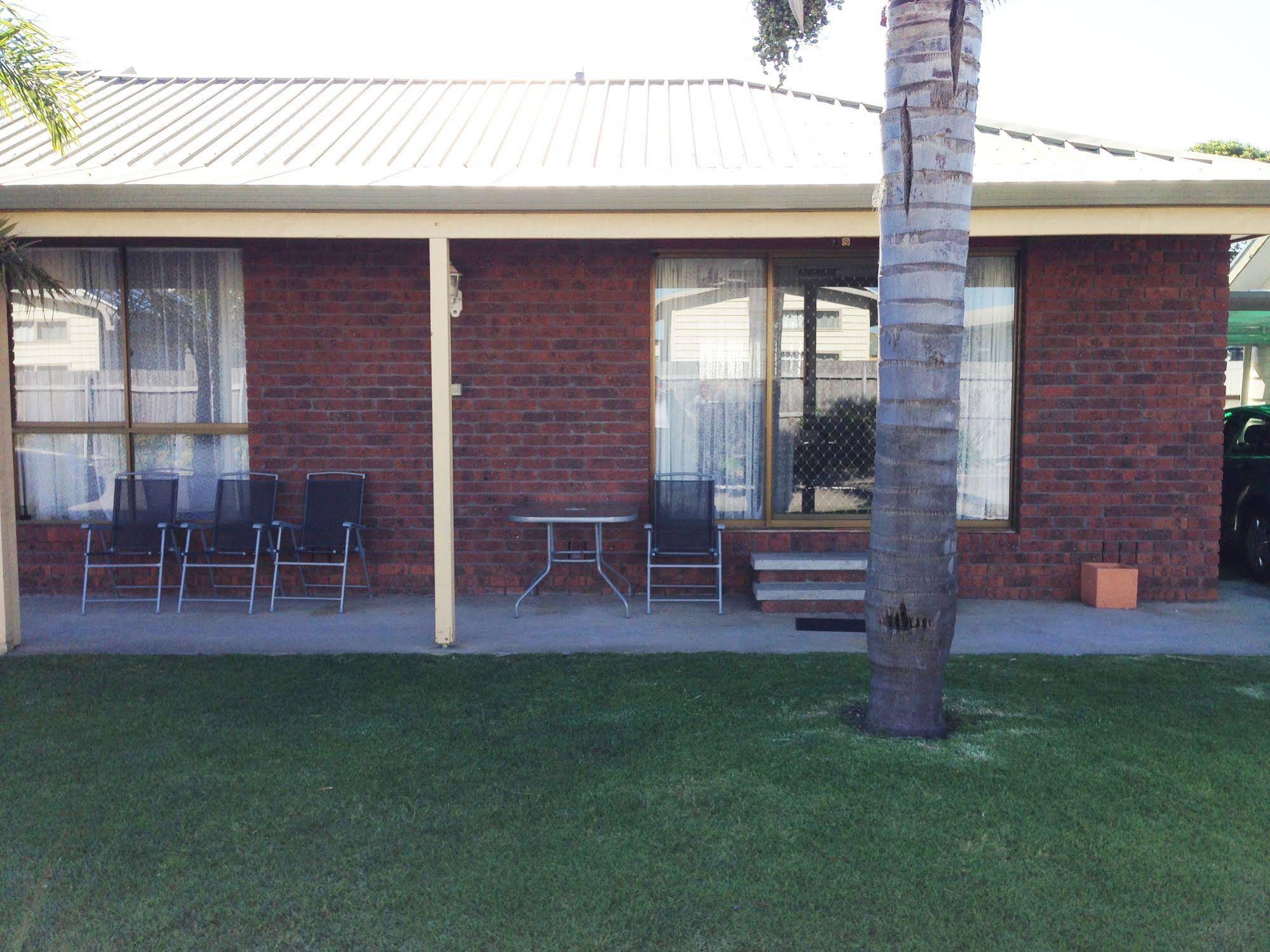 Lakes Jakaranda Holiday Units