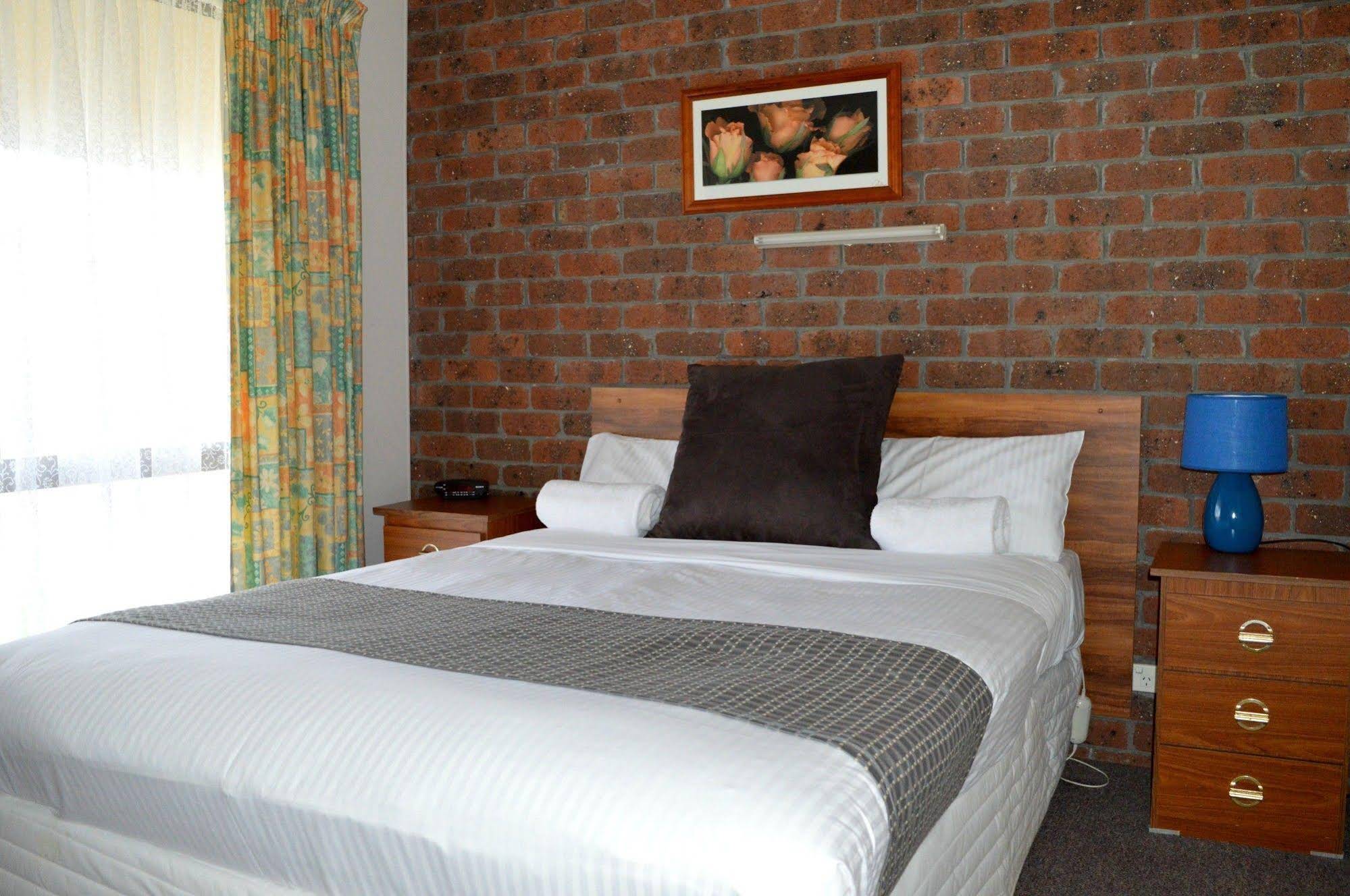 Lakes Jakaranda Holiday Units