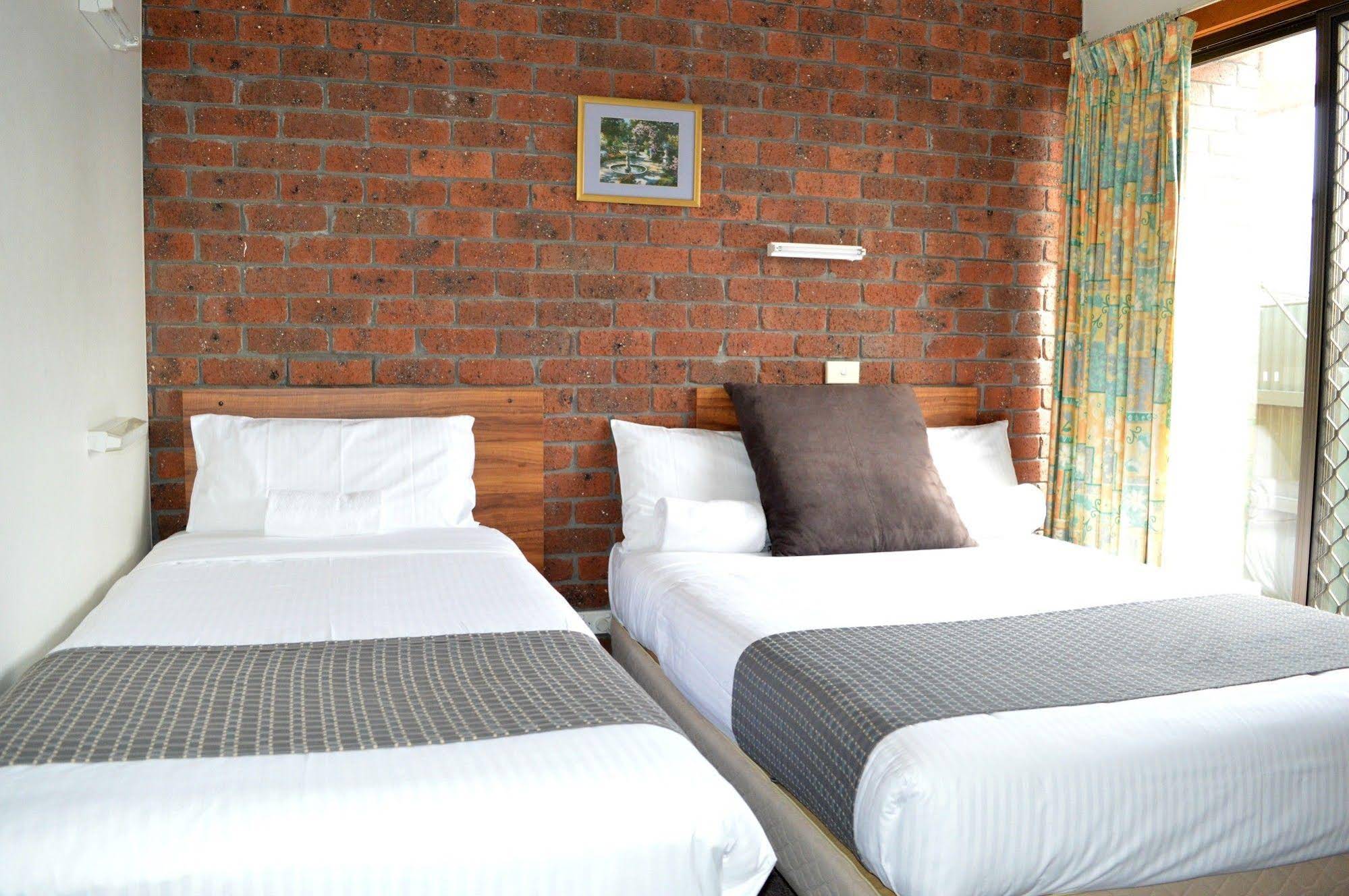Lakes Jakaranda Holiday Units