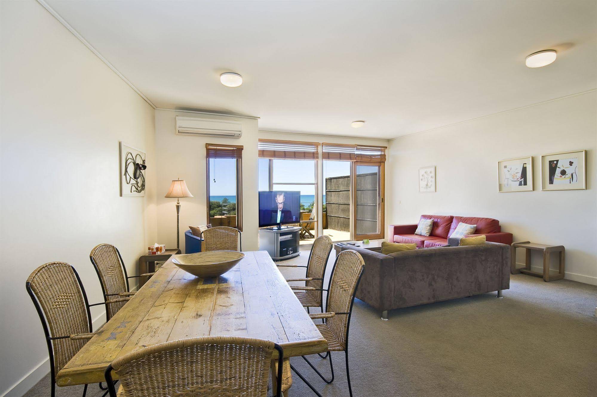 Lornebeach Apartments