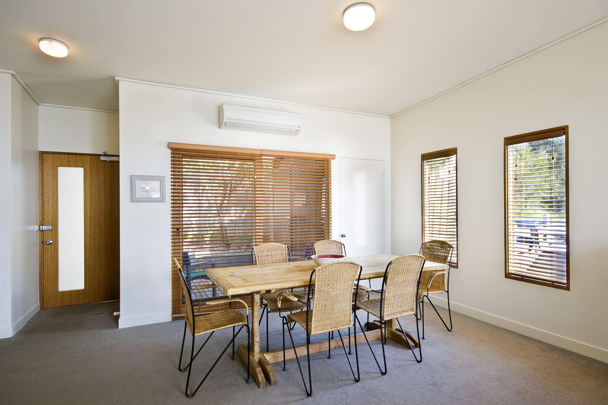Lornebeach Apartments