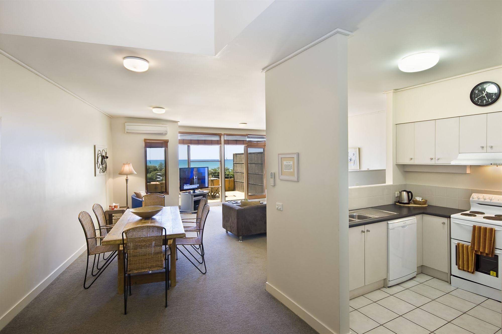 Lornebeach Apartments