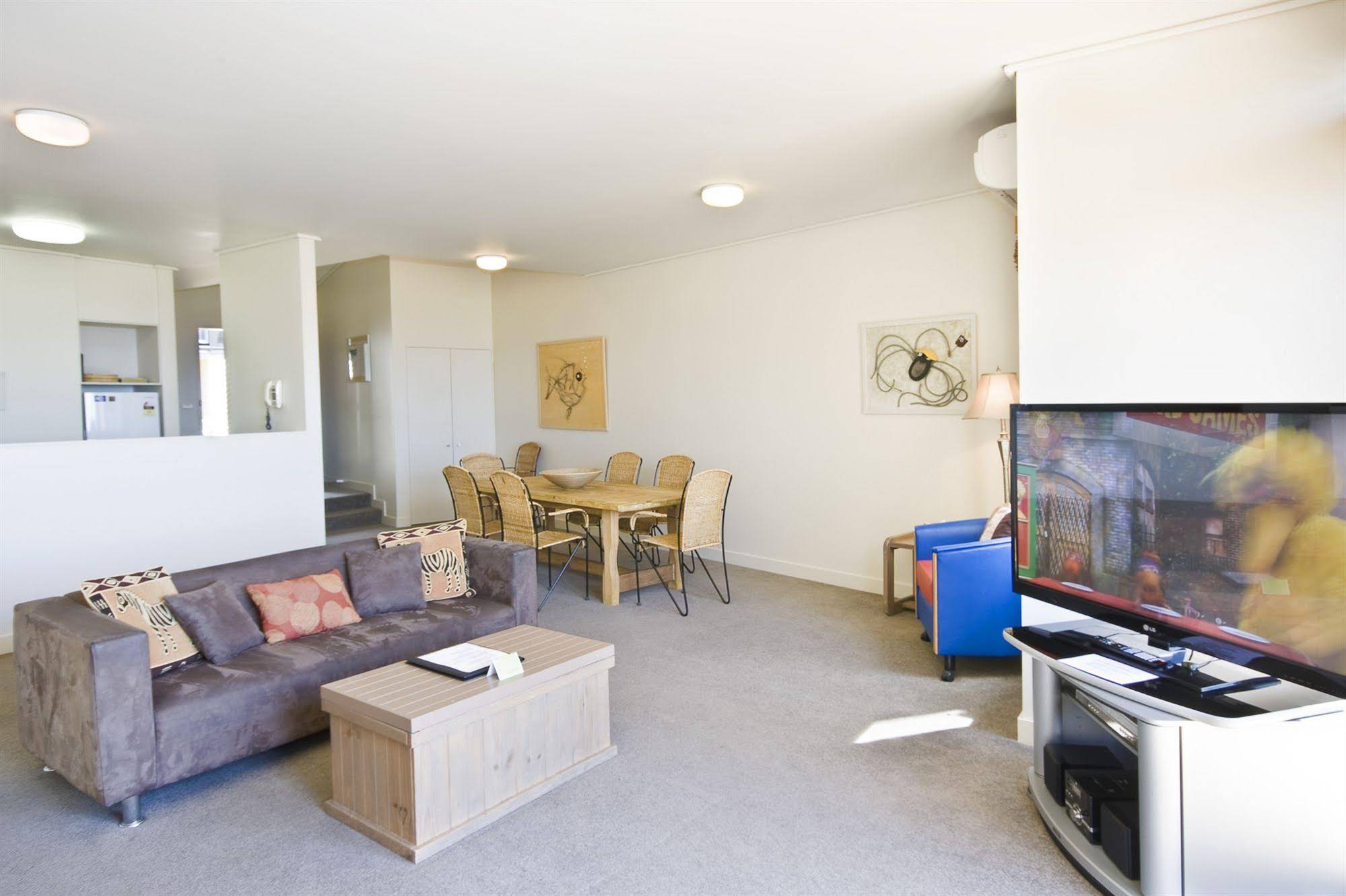 Lornebeach Apartments