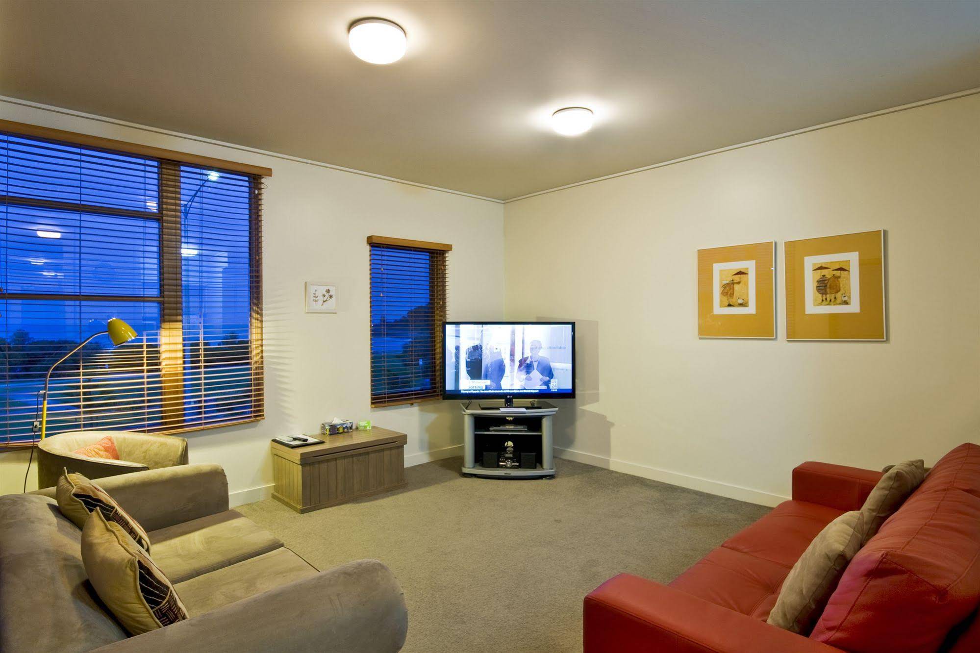 Lornebeach Apartments