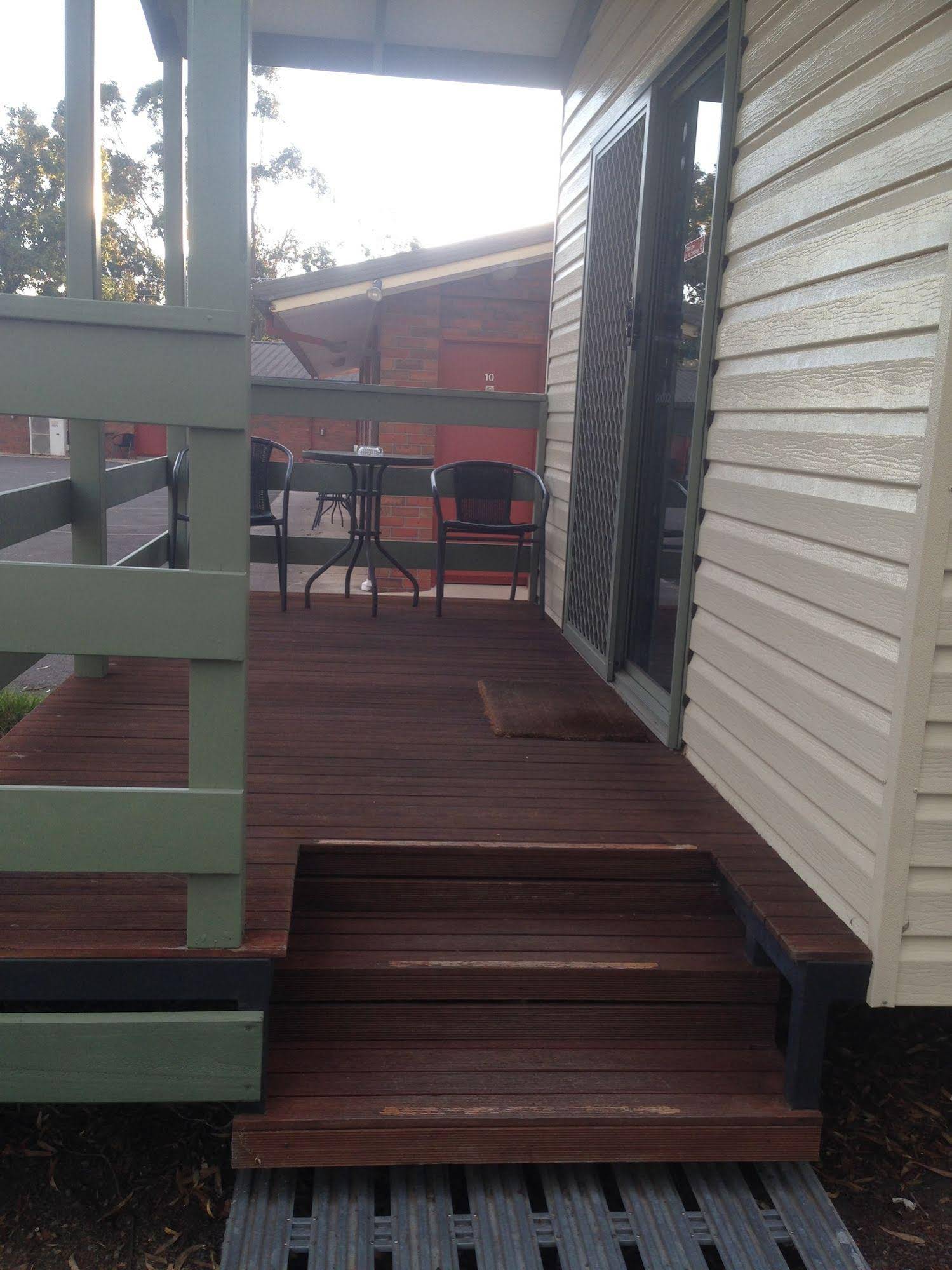 Golden Country Motel and Caravan Park
