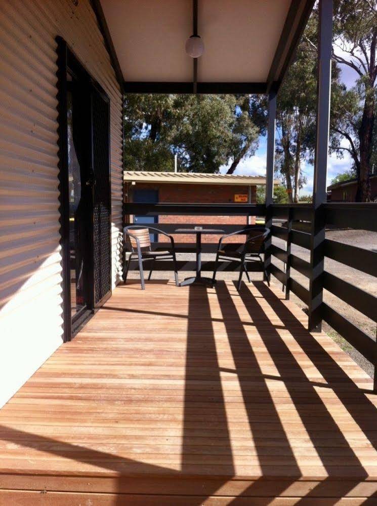 Golden Country Motel and Caravan Park