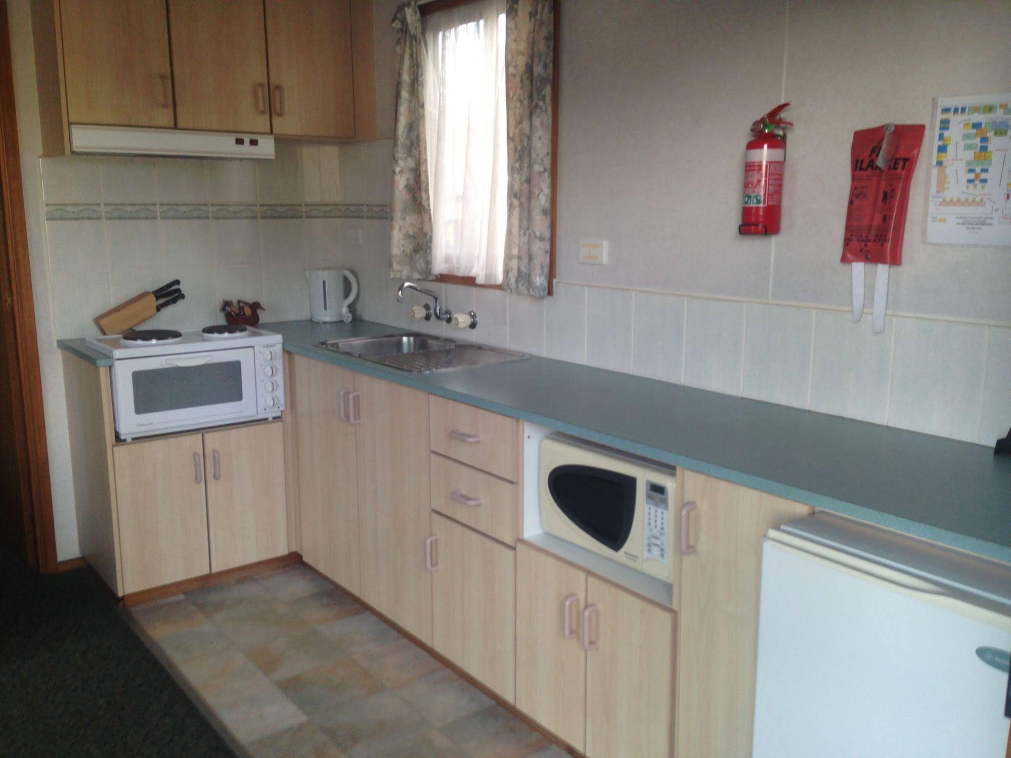 Golden Country Motel and Caravan Park