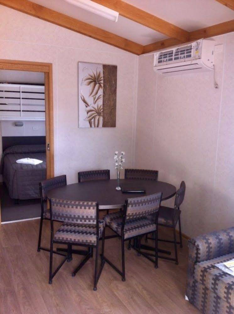Golden Country Motel and Caravan Park
