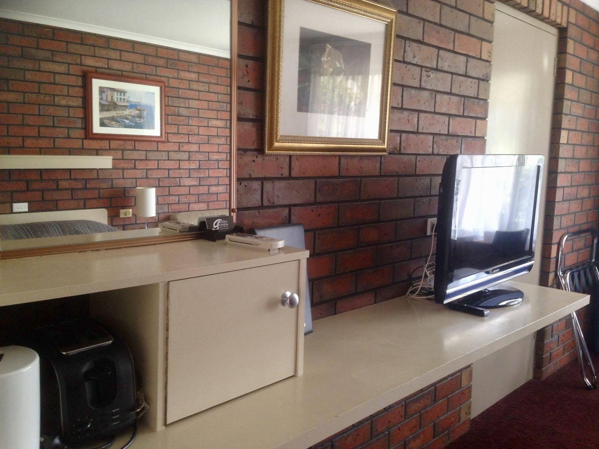 Golden Country Motel and Caravan Park