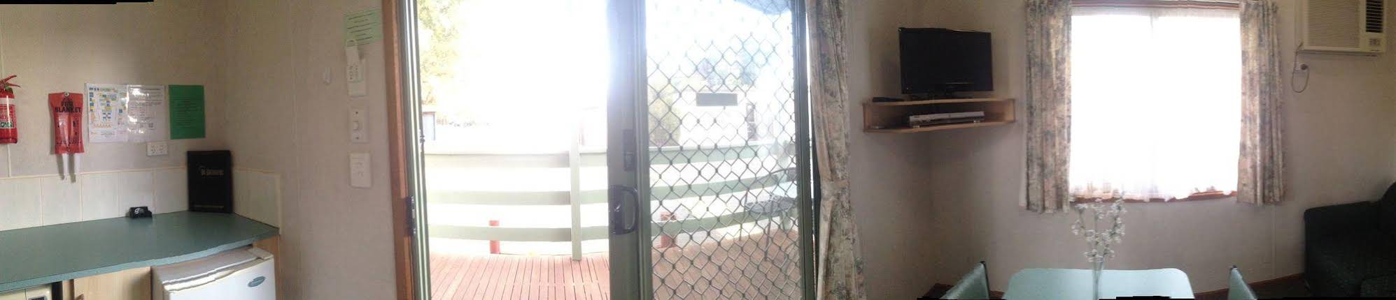 Golden Country Motel and Caravan Park