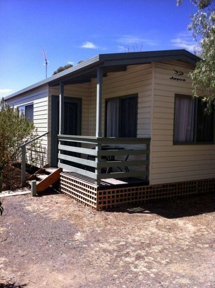Golden Country Motel and Caravan Park