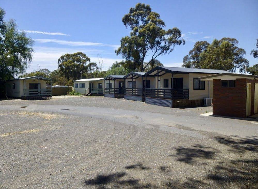 Golden Country Motel and Caravan Park