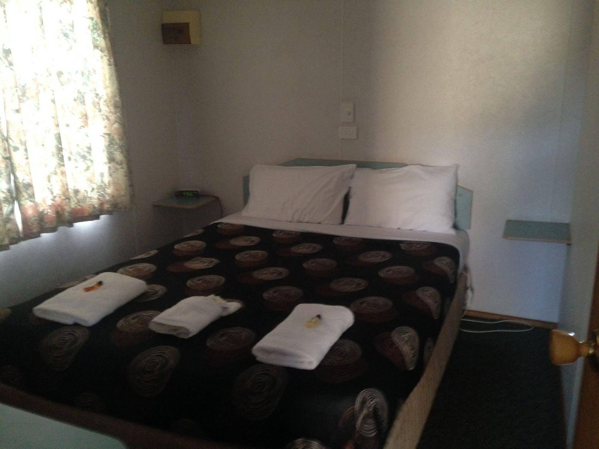 Golden Country Motel and Caravan Park