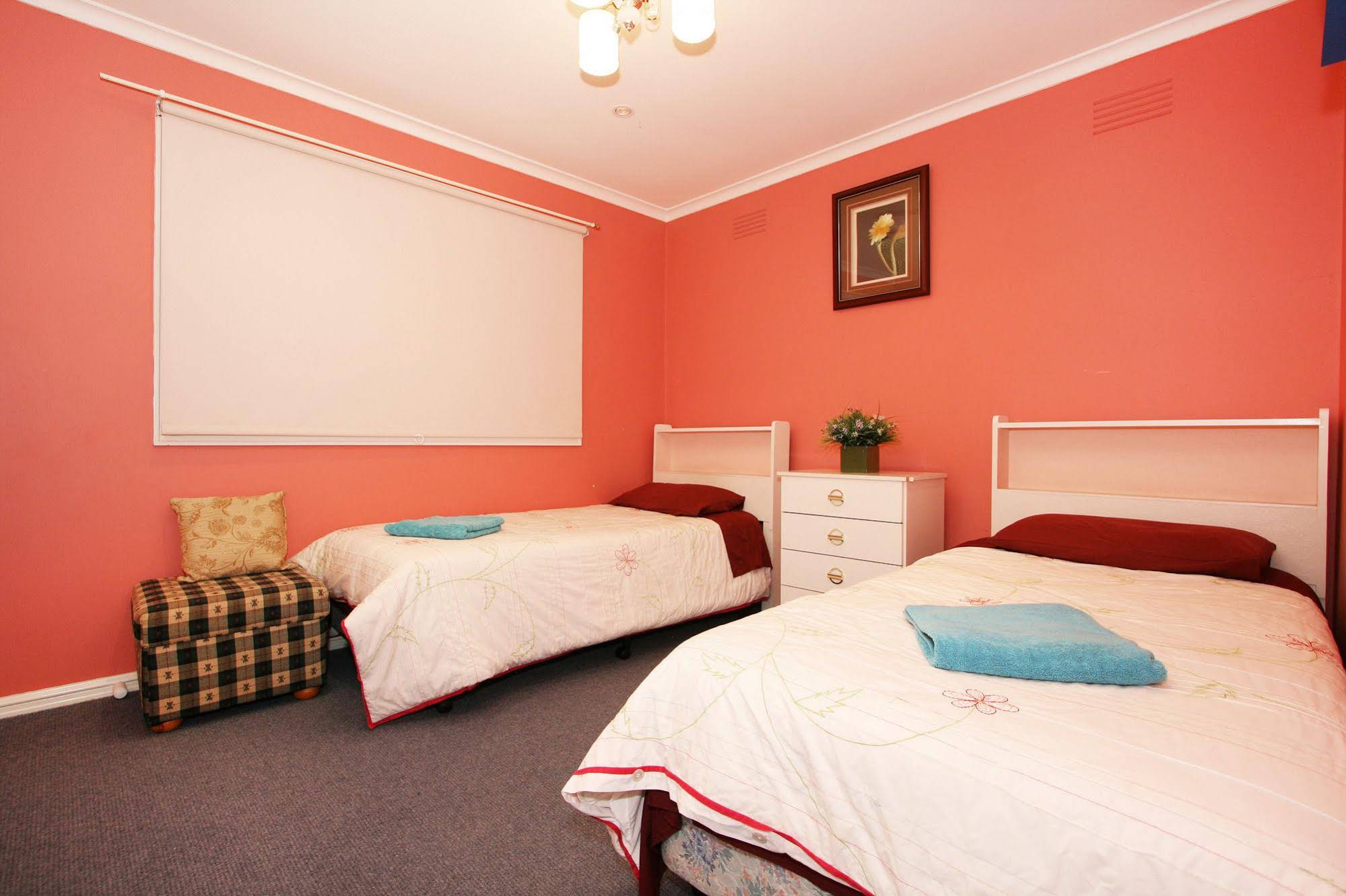 62 Roseland Grove Holiday House