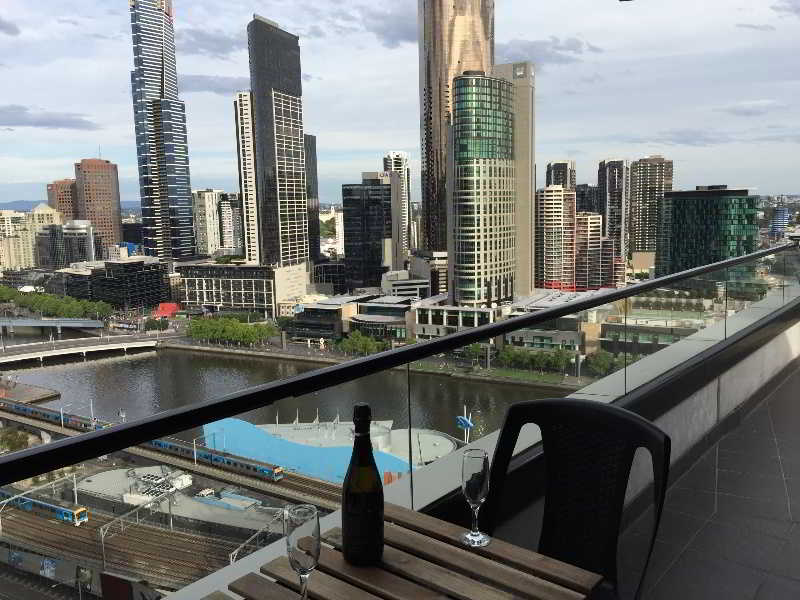 Aura On Flinders Serviced Apartments