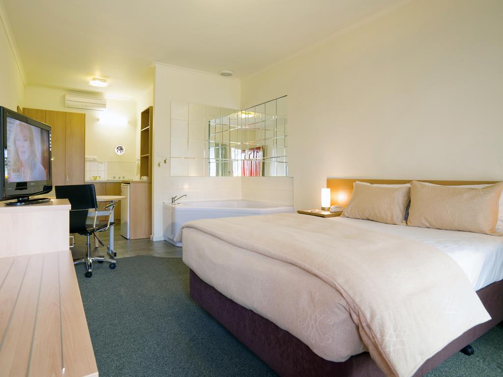 Best Western Airport Motel & Convention Centre
