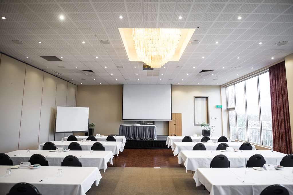 Best Western Airport Motel & Convention Centre