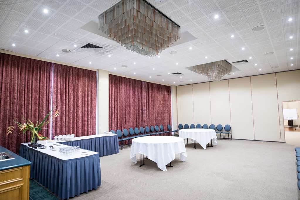 Best Western Airport Motel & Convention Centre
