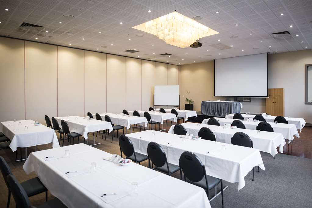 Best Western Airport Motel & Convention Centre