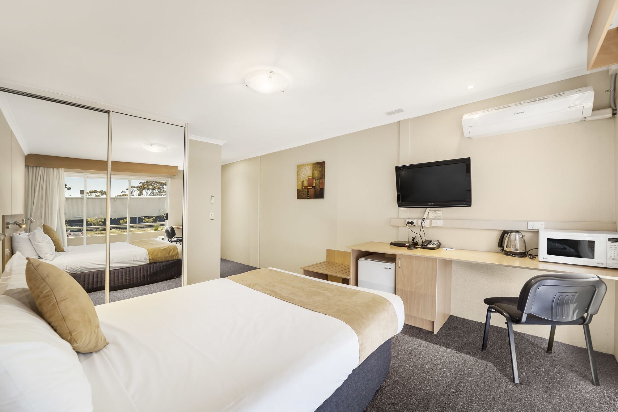 Ciloms Airport Lodge