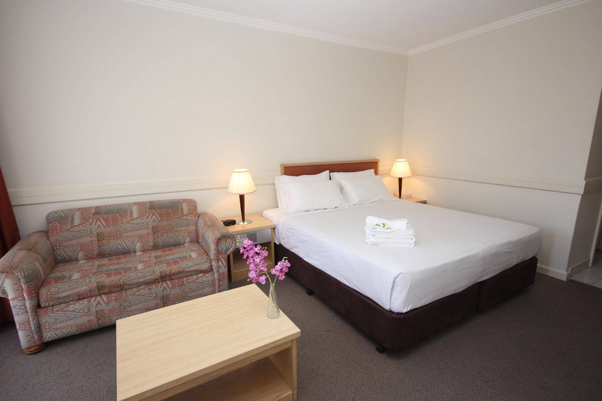 Nightcap at Matthew Flinders Hotel