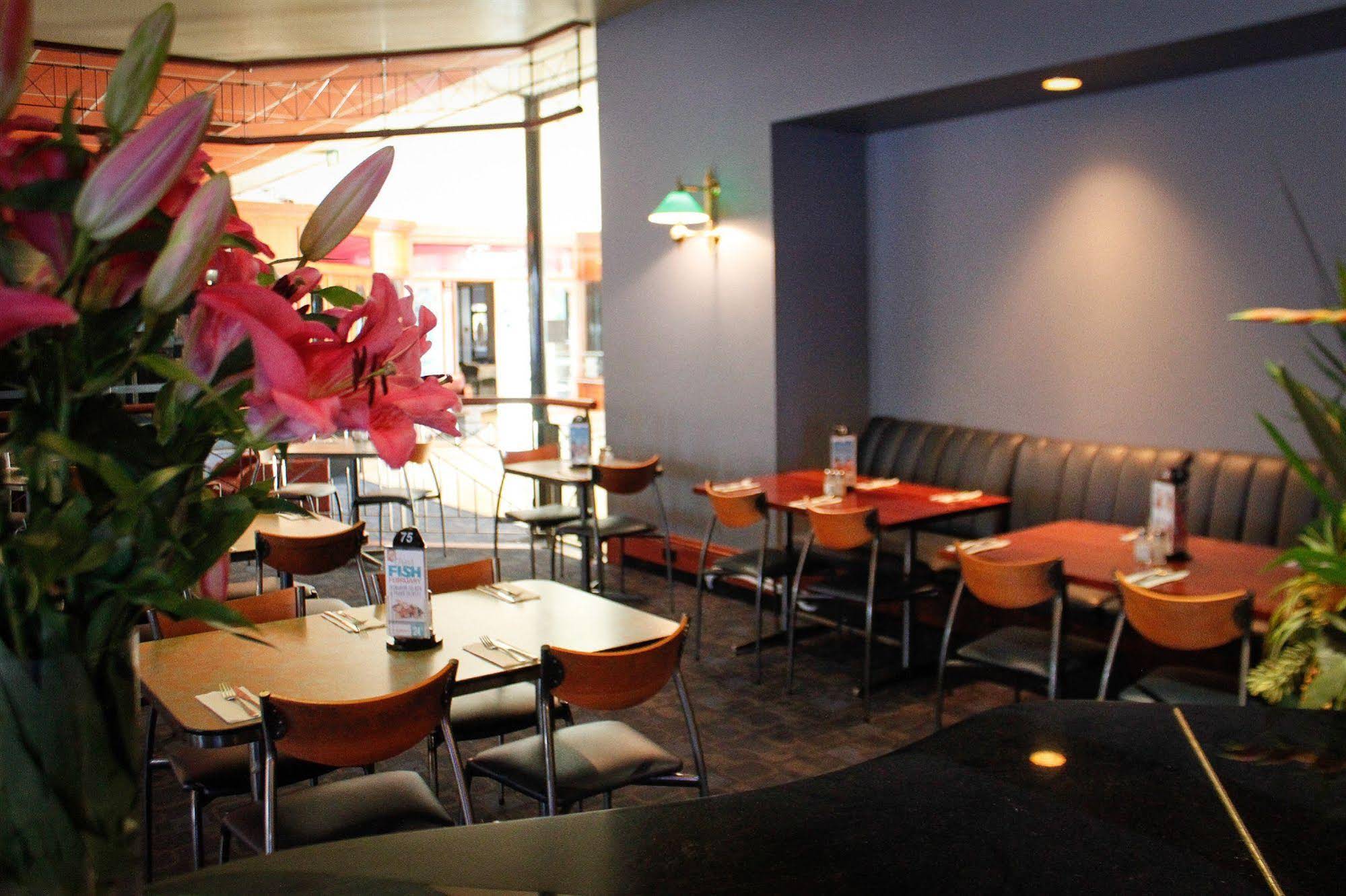 Nightcap at Matthew Flinders Hotel