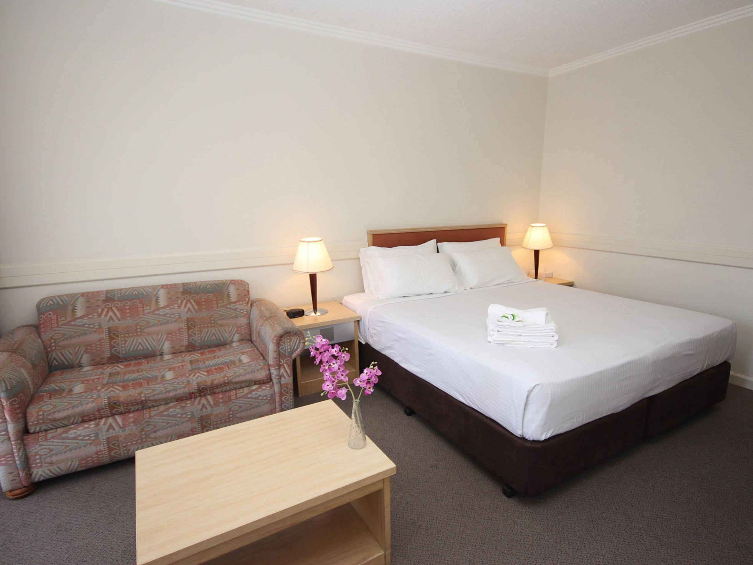 Nightcap at Matthew Flinders Hotel
