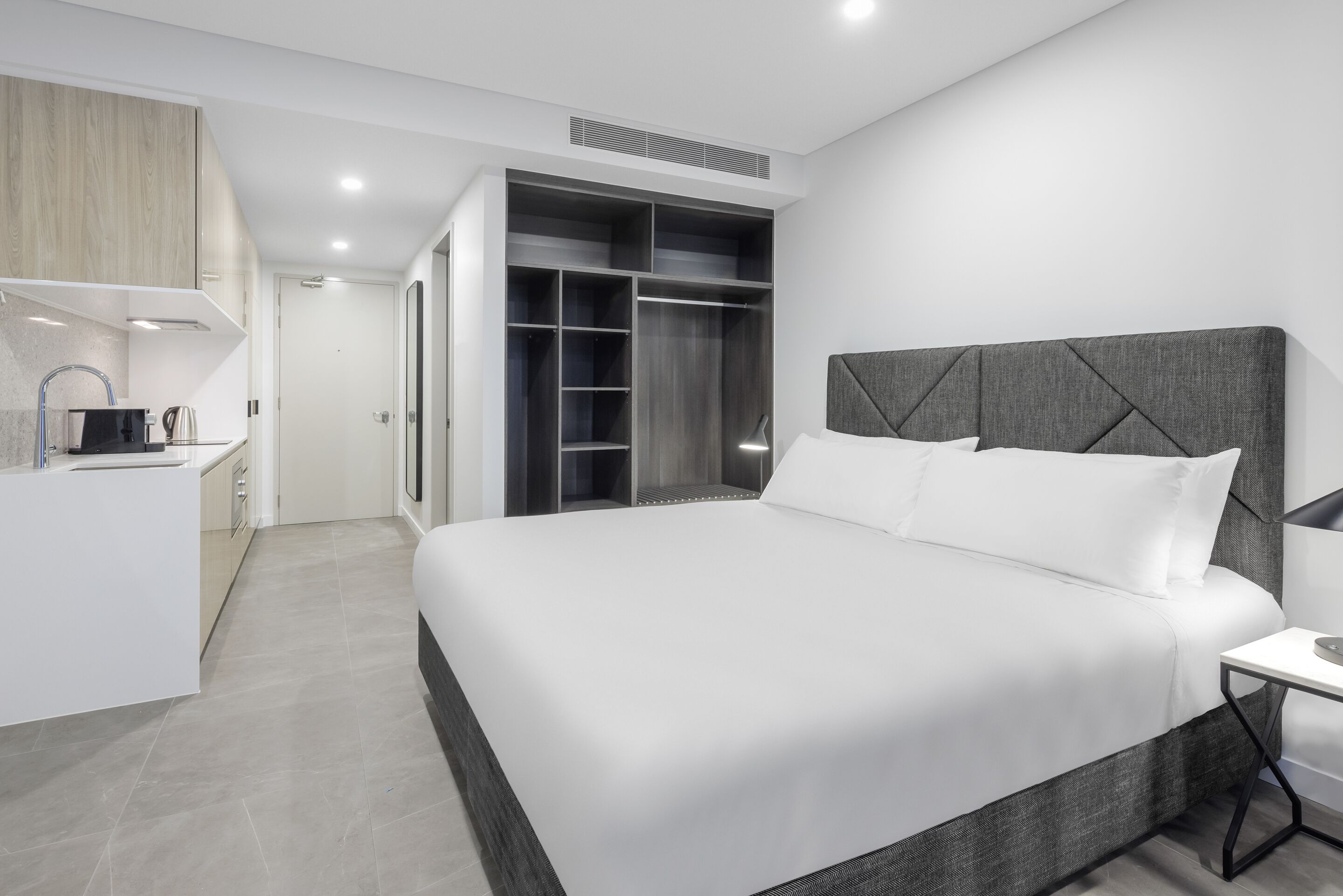 Meriton Suites King Street Melbourne