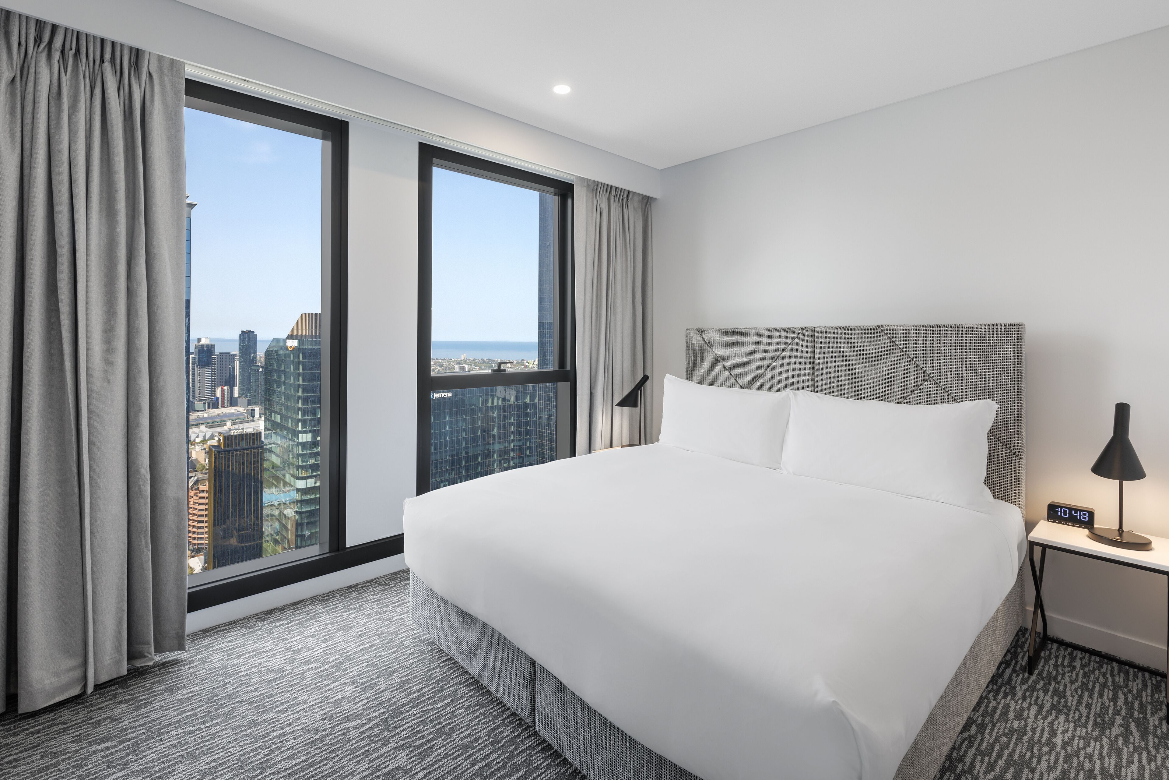 Meriton Suites King Street Melbourne