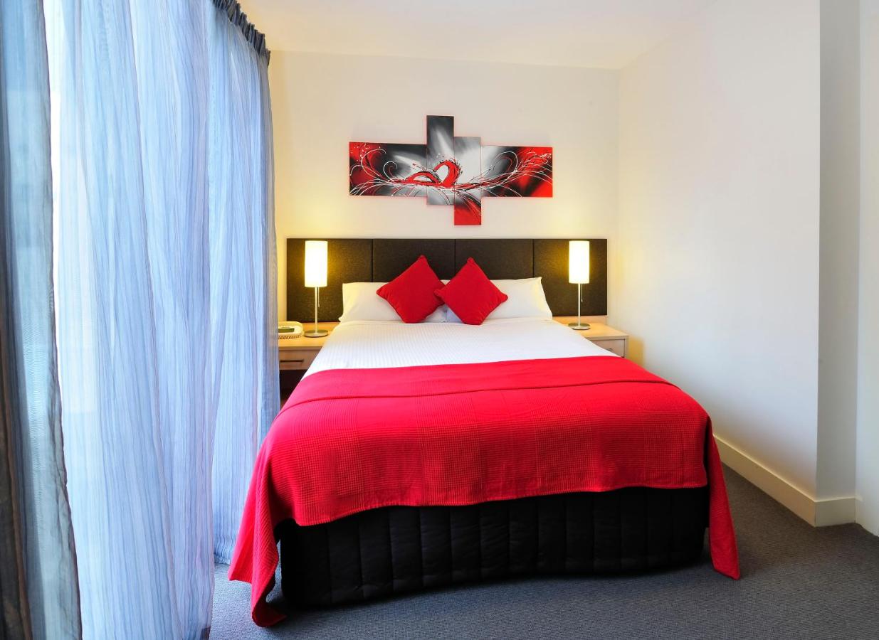 Metro Apartments on Bank Place Melbourne