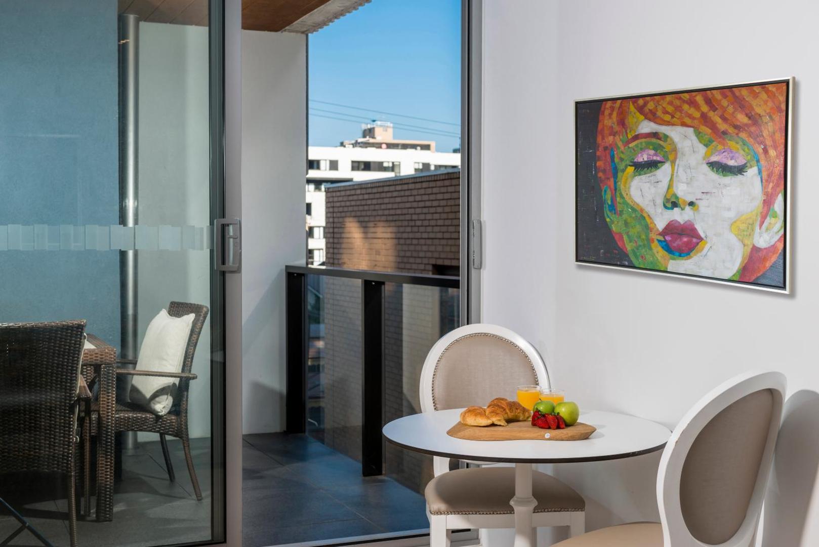 Oaks Melbourne South Yarra Suites