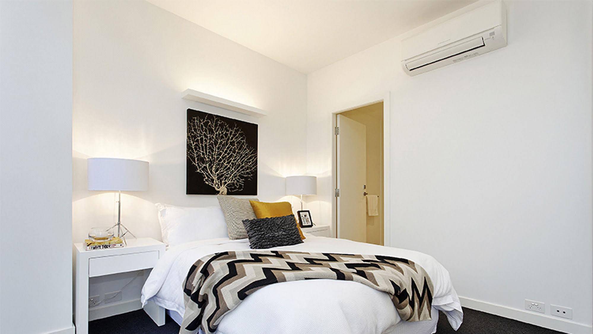 Wyndel Apartments St Kilda Views, Melbourne